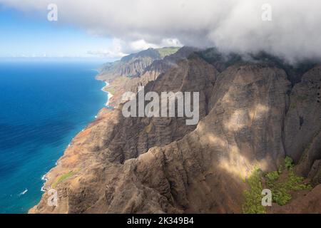 Vista aerea della costa di Napali, Kauai, Hawaii, Stati Uniti, Nord America Foto Stock