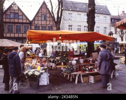 Mostrato ancora nessun cambiamento chiaramente visibile . qui nelle città Schwerin e Wismar in pre-Natale il 21. 12. 1990, Wismar: La visita in Foto Stock