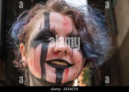 Glasgow, Scozia, Regno Unito. 24th settembre 2022: Carattere elegante in via Buchanan. Credit: SKULLY/Alamy Live News Foto Stock