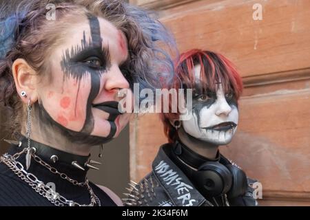 Glasgow, Scozia, Regno Unito. 24th settembre 2022: Personaggi alla moda in via Buchanan. Credit: SKULLY/Alamy Live News Foto Stock