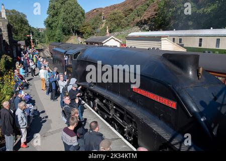 No.4498 Sir Nigel Gresley in Goathland stazione sulla North Yorkshire Moors Railway al gala annuale di vapore. Foto Stock