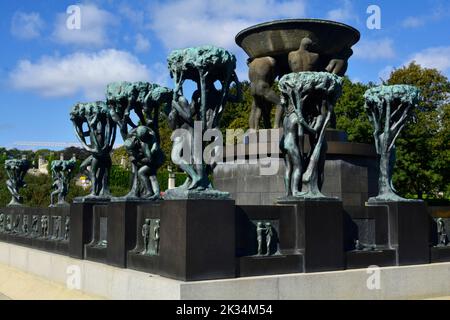 Oslo, Norvegia, 2022 settembre: Parco Frogner, un parco pieno di sculture dello scultore norvegese Gustav Vigeland. Foto Stock