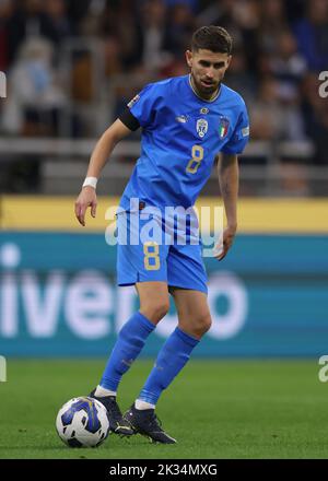 Milano, Italia, 23rd settembre 2022. Jorginho durante la partita della UEFA Nations League allo Stadio Giuseppe Meazza di Milano. L'immagine di credito dovrebbe essere: Jonathan Moskrop / Sportimage Foto Stock