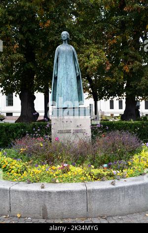 Oslo, Norvegia, 2022 settembre: Statua di Johanne Dybwad, attrice e produttore di scena norvegese, situata a Oslo. Foto Stock