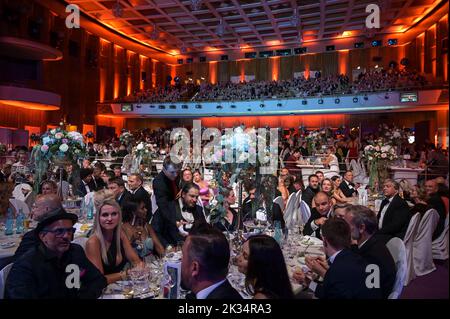 Lipsia, Germania. 24th Set, 2022. Vista sul teatro dell'opera. Il ballo dell'Opera di Lipsia del 27th si svolge sotto il motto "Bienvenue a la vie". Credit: Heiko Rebsch/dpa/ZB/dpa/Alamy Live News Foto Stock