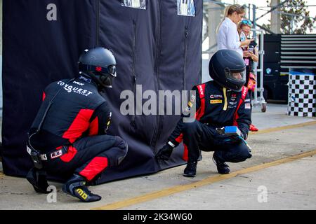 Sebring, Florida, Stati Uniti. 24th settembre 2022. Fanatec GT World Challenge America Powered by AWS al Sebring International Speedway, Stati Uniti. Le auto sportive preferite da marchi come Acura, Aston Martin, Ferrari, Lamborghini, Mercedes-AMG, E Porsche affronterà le asperità nella Florida centrale. Credit: Yaroslav Sabitov/YES Market Media/Alamy Live News Foto Stock