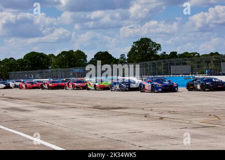 Sebring, Florida, Stati Uniti. 24th settembre 2022. Fanatec GT World Challenge America Powered by AWS al Sebring International Speedway, Stati Uniti. Le auto sportive preferite da marchi come Acura, Aston Martin, Ferrari, Lamborghini, Mercedes-AMG, E Porsche affronterà le asperità nella Florida centrale. Credit: Yaroslav Sabitov/YES Market Media/Alamy Live News Foto Stock