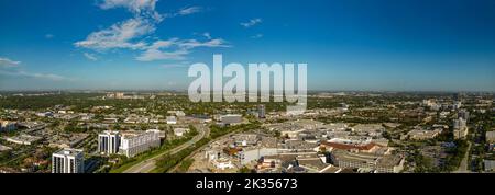 aventura, FL, USA - 19 settembre 2022: Foto aerea dei negozi di lusso Aventura Mall Foto Stock