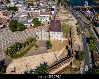 Splendida vista aerea della piazza Alcazar e della piazza spagnola a Santo Domingo - Repubblica Dominicana Foto Stock