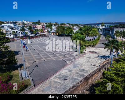 Splendida vista aerea della piazza Alcazar e della piazza spagnola a Santo Domingo - Repubblica Dominicana Foto Stock