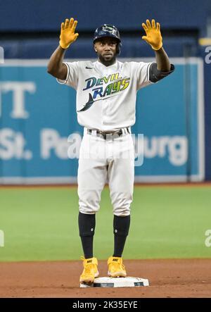 San Pietroburgo, Stati Uniti. 24th Set, 2022. Tampa Bay Rays' Randy Arozarena gesti dopo aver colpito un campo doppio a sinistra al largo di Toronto Blue Jays Starter Alex Manoah durante il quarto inning al Tropicana Field a San Pietroburgo, Florida Sabato, 24 settembre 2022. Foto di Steve Nesius/UPI Credit: UPI/Alamy Live News Foto Stock