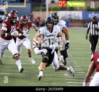 24 settembre 2022 - Brayden Schager (13), quartback dei guerrieri dell'arcobaleno delle Hawaii, si rimescola durante una partita tra gli Aggies di Stato del New Mexico e i Guerrieri dell'arcobaleno delle Hawaii all'Aggie Memorial Stadium di Las Cruces, NM - Michael Sullivan/CSM Foto Stock