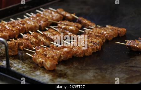 Particolare di carne speziata alla griglia, festa e celebrazione Foto Stock