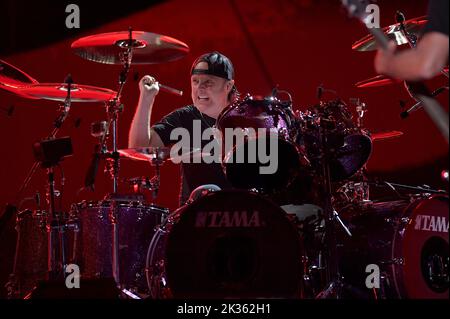 New York, Stati Uniti. 24th Set, 2022. Lars Ulrich di metallica si esibisce durante il 2022° Global Citizen Festival sul grande prato di Central Park, New York, NY, 24 settembre 2022. Il Global Citizens Festival festeggia i 10 anni per invitare i leader mondiali e le aziende a difendere il pianeta, combattere la povertà estrema e dare potere alle donne in tutto il mondo. (Foto di Anthony Behar/Sipa USA) Credit: Sipa USA/Alamy Live News Foto Stock