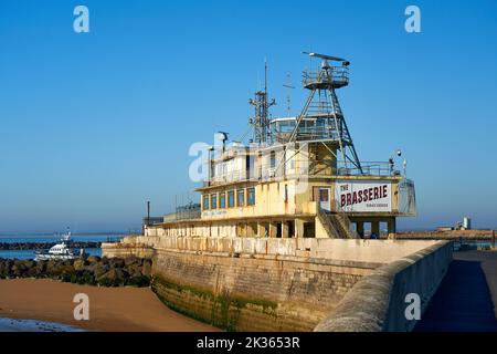 Il ristorante Royal Harbour Brasserie si trova sull'East Pier a Ramsgate, Regno Unito. Foto Stock