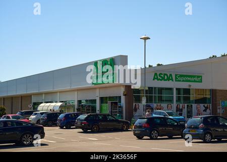 Il supermercato Asda sulla High Street a Ramsgate, Thanet, Kent, Regno Unito. Foto Stock