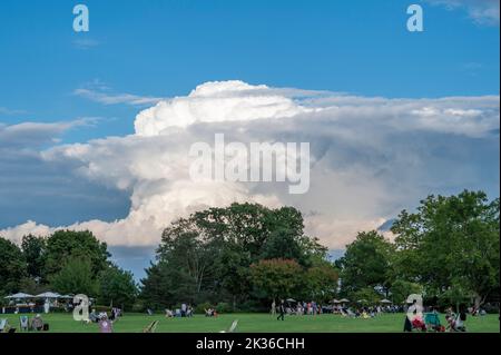 Nuvola di Cumulus al castello di Grafenegg, bassa Austria Foto Stock