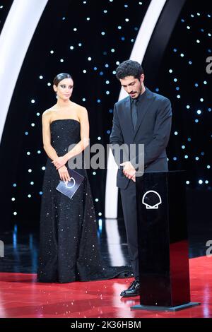 24 settembre 2022, Donostia / San Sebastian, Euskadi, Spagna: Maria Pedraza, Chino Darin ha partecipato alla cerimonia di chiusura durante il 70th° Festival Internazionale del Film di San Sebastian al Palazzo Kursaal il 24 settembre 2022 a Donostia / San Sebastian, Spagna (Credit Image: © Jack Abuin/ZUMA Press Wire) Foto Stock