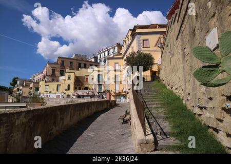 La scalinata di Petraio, una caratteristica stradina della città vecchia di Napoli in Italia. Foto Stock