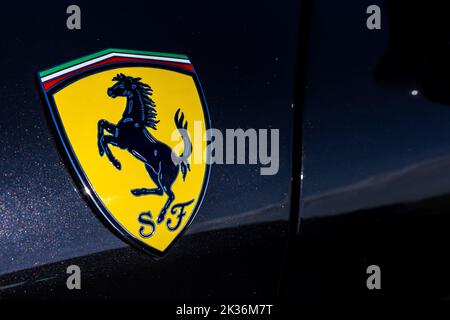 Badge con scudo Ferrari F430 Foto Stock