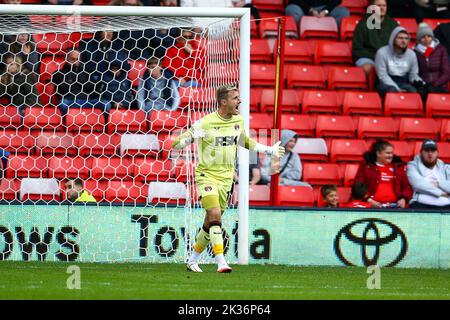 Oakwell Stadium, Barnsley, Inghilterra - 24th settembre 2022 Craig MacGillivray Goalkeeper of Charlton Athletic - durante il gioco Barnsley contro Charlton Athletic, Sky Bet League One, 2022/23, Oakwell Stadium, Barnsley, Inghilterra - 24th settembre 2022 Credit: Arthur Haigh/WhiteRosePhotos/Alamy Live News Foto Stock