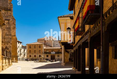 Strade di El Burgo de Osma nel pomeriggio Foto Stock