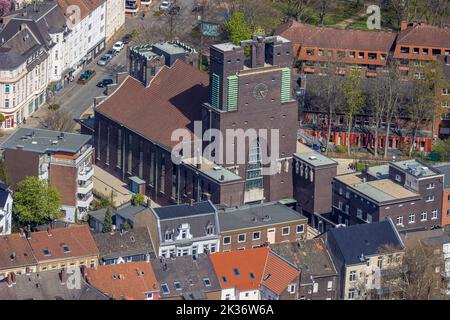 Veduta aerea, ex chiesa della Santa Croce, conversione come luogo di incontro, Ückendorf, Gelsenkirchen, Ruhr, Renania settentrionale-Vestfalia, Germania, Constructio Foto Stock