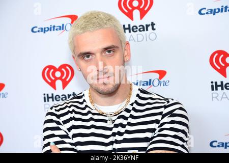 Las Vegas, Stati Uniti. 24th Set, 2022. L'artista musicale LAUV arriva per il festival musicale iHeartRadio alla T-Mobile Arena di Las Vegas, Nevada, sabato 24 settembre 2022. Foto di James Atoa/UPI Credit: UPI/Alamy Live News Foto Stock