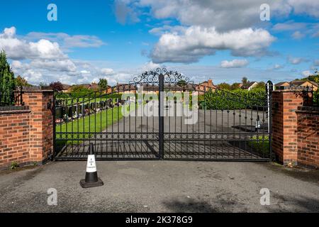 Funerale segno sul cono al cimitero di Middlewich Cheshire Regno Unito Foto Stock