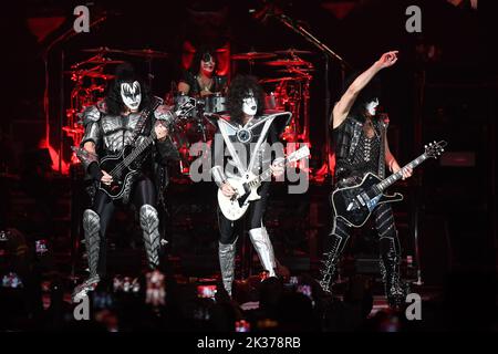 WEST PALM BEACH, Florida - 21 SETTEMBRE: IL KISS si esibisce durante il 'End of the Road World Tour' presso l'Isthink Financial Amphitheater il 21 settembre 2022 a West Palm Beach, Florida. Credito: mpi04/MediaPunch Foto Stock