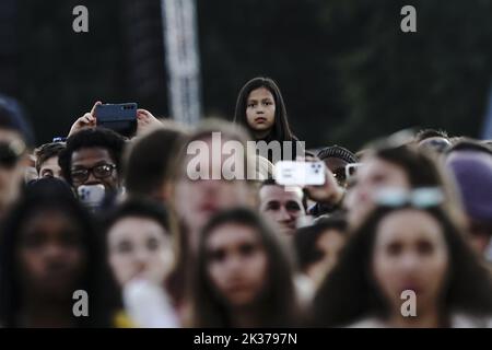 Gli spettatori assistono al Global Citizen Festival di Central Park a New York City sabato 24 settembre 2022. Global Citizen Live è un evento globale di 24 ore per unire il mondo, difendere il pianeta e sconfiggere la povertà. Foto di Lev Radin/UPI Foto Stock