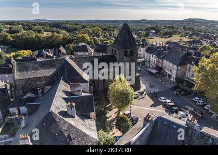 Vue panoramica depuis le haut de la tour César sur l'église Saint jean Baptiste de décollation Foto Stock