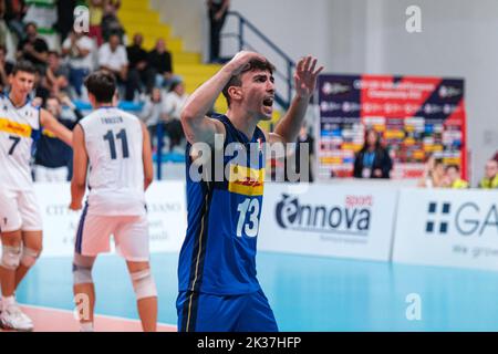 24 settembre 2022, Montesilvano, Pescara, Italia: Gabriele Laurenzano (ITA) esulta durante le semifinali del CEV U20 Volley European Championship 2022 a Montesilvano (Credit Image: © Elena Vizzoca/Pacific Press via ZUMA Press Wire) Foto Stock