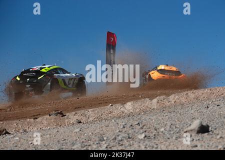 9/25/2022 - Emma Gilmour (NZL) / Tanner Foust (USA), NEOM McLaren Extreme e Hedda Hosas (NOR) / Kevin Hansen (SWE), JBXE durante l'Extreme e Copper X-Prix di Antofagasta, Cile. (Foto di Sam Bloxham/Motorsport Images/Sipa USA) Foto Stock