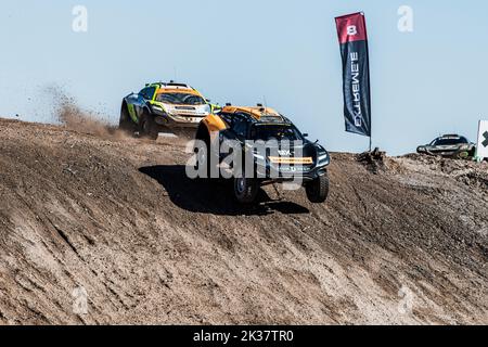 9/25/2022 - Emma Gilmour (NZL) / Tanner Foust (USA), NEOM McLaren Extreme e, guida Hedda Hosas (NOR) / Kevin Hansen (SWE), JBXE durante l'Extreme e Copper X-Prix di Antofagasta, Cile. (Foto di Charly Lopez/Motorsport Images/Sipa USA) Foto Stock