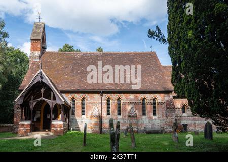 Chiesa della Santissima Trinità a Ebernoe Village, West Sussex, Inghilterra, Regno Unito, un edificio classificato di II grado Foto Stock