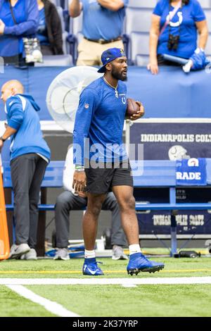 Indianapolis, Indiana, Stati Uniti. 25th Set, 2022. Indianapolis Colts linebacker Shaquille Leonard (53) durante la partita di football degli NFL tra i Kansas City Chiefs e gli Indianapolis Colts al Lucas Oil Stadium di Indianapolis, Indiana. John Mersits/CSM/Alamy Live News Foto Stock