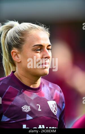 Londra, Regno Unito. 25th Set, 2022. Dagenham e Redbridge, Inghilterra, settembre 25 2022. Kirsty Smith (2 West Ham United) durante la partita di calcio della Barclays Womens Super League tra West Ham United e Manchester United al Victoria Road Stadium, Dagenham, Inghilterra. (Kevin Hodgson/SPP) Credit: SPP Sport Press Photo. /Alamy Live News Foto Stock