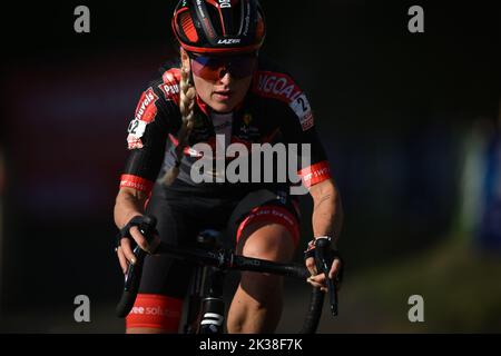 Olandese Denise Betsema raffigurato in azione durante la corsa femminile d'élite della Croce Beringen, domenica 25 settembre 2022 a Beringen, gara 2/8 della gara di Exact Cross. FOTO DI BELGA DAVID STOCKMAN Foto Stock