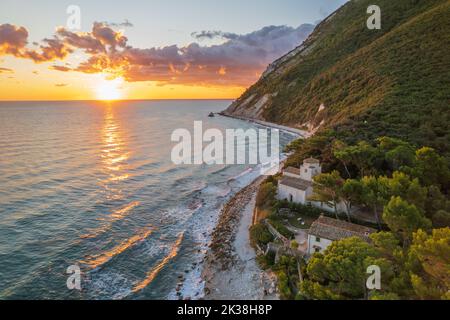 Veduta aerea di Portonovo nelle Marche in Italia Foto Stock
