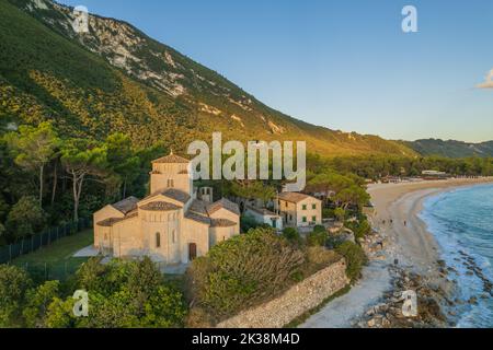 Veduta aerea di Portonovo nelle Marche in Italia Foto Stock