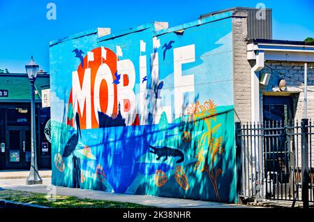 Un murale mobile è raffigurato all'intersezione di Dauphin Street e South Warren Street, 24 settembre 2022, a Mobile, Alabama. Foto Stock