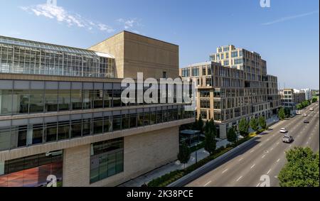 Via e edificio moderno della sede principale di Simplot Boise Foto Stock
