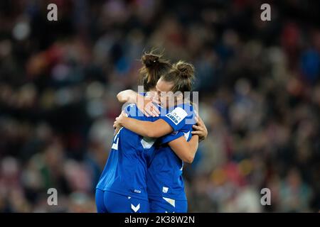 Liverpool, Regno Unito. 25th Set, 2022. I giocatori di Everton celebrano la loro vittoria durante la partita della fa Women's Super League Liverpool Women vs Everton Women ad Anfield, Liverpool, Regno Unito, 25th settembre 2022 (Photo by Phil Bryan/News Images) a Liverpool, Regno Unito, il 9/25/2022. (Foto di Phil Bryan/News Images/Sipa USA) Credit: Sipa USA/Alamy Live News Foto Stock