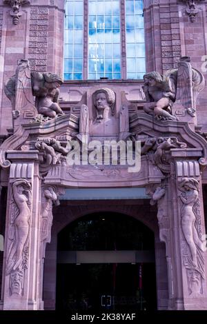 Particolare della facciata, sala concerti e centro congressi Mannheimer Rosengarten a Mannheim, Germania Foto Stock