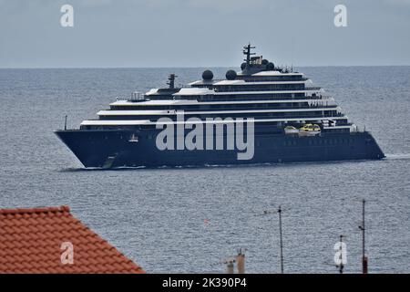 Marsiglia, Francia. 24th Set, 2022. La nave da crociera Evrima arriva al porto mediterraneo francese di Marsiglia. (Credit Image: © Gerard Bottino/SOPA Images via ZUMA Press Wire) Foto Stock