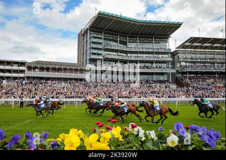 Scene del giorno 1 del Tribute Weekend Meeting all'ippodromo di York sabato 21st maggio 2022 Foto Stock