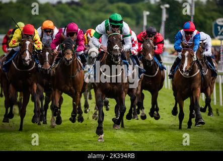 Scene del secondo giorno del Tribute Weekend dell'ippodromo di York, domenica 22nd maggio 2022, con la Sky Bet Sunday Series Foto Stock