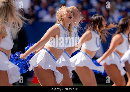 Indianapolis, Indiana, Stati Uniti. 25th Set, 2022. Indianapolis Colts cheerleaders in azione durante il gioco tra i Kansas City Chiefs e gli Indianapolis Colts al Lucas Oil Stadium, Indianapolis, Indiana. (Credit Image: © Scott Stuart/ZUMA Press Wire) Credit: ZUMA Press, Inc./Alamy Live News Foto Stock