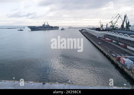 US Navy una nave d'assalto anfibio di classe Wasp USS Kearsarge (LHD-3) nel porto di Gdynia, Polonia. Settembre 14th 2022 © Wojciech Strozyk / Alamy Stock Pho Foto Stock